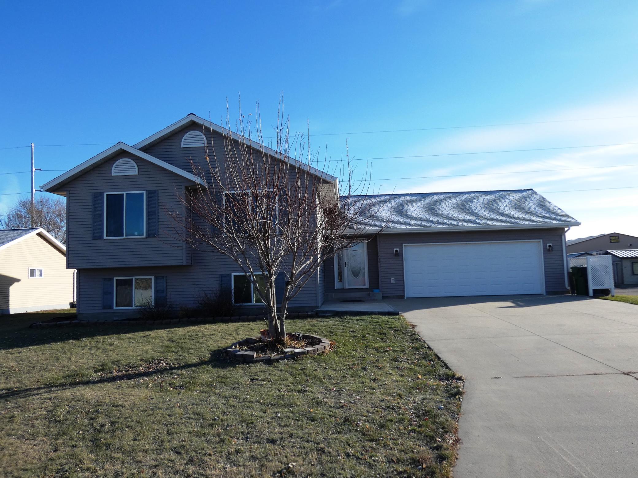 Pauline Ave, Worthington, MN 56187