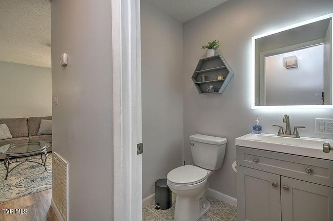 3 - 2023 Weaver Pike, Condo with 2 bedrooms, 2 bathrooms and null parking in Bristol TN | Image 14