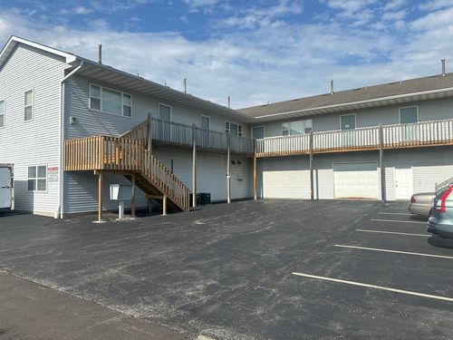 apt-9-424 Wyman St, Sycamore, IL, 60178-2495 | Card Image