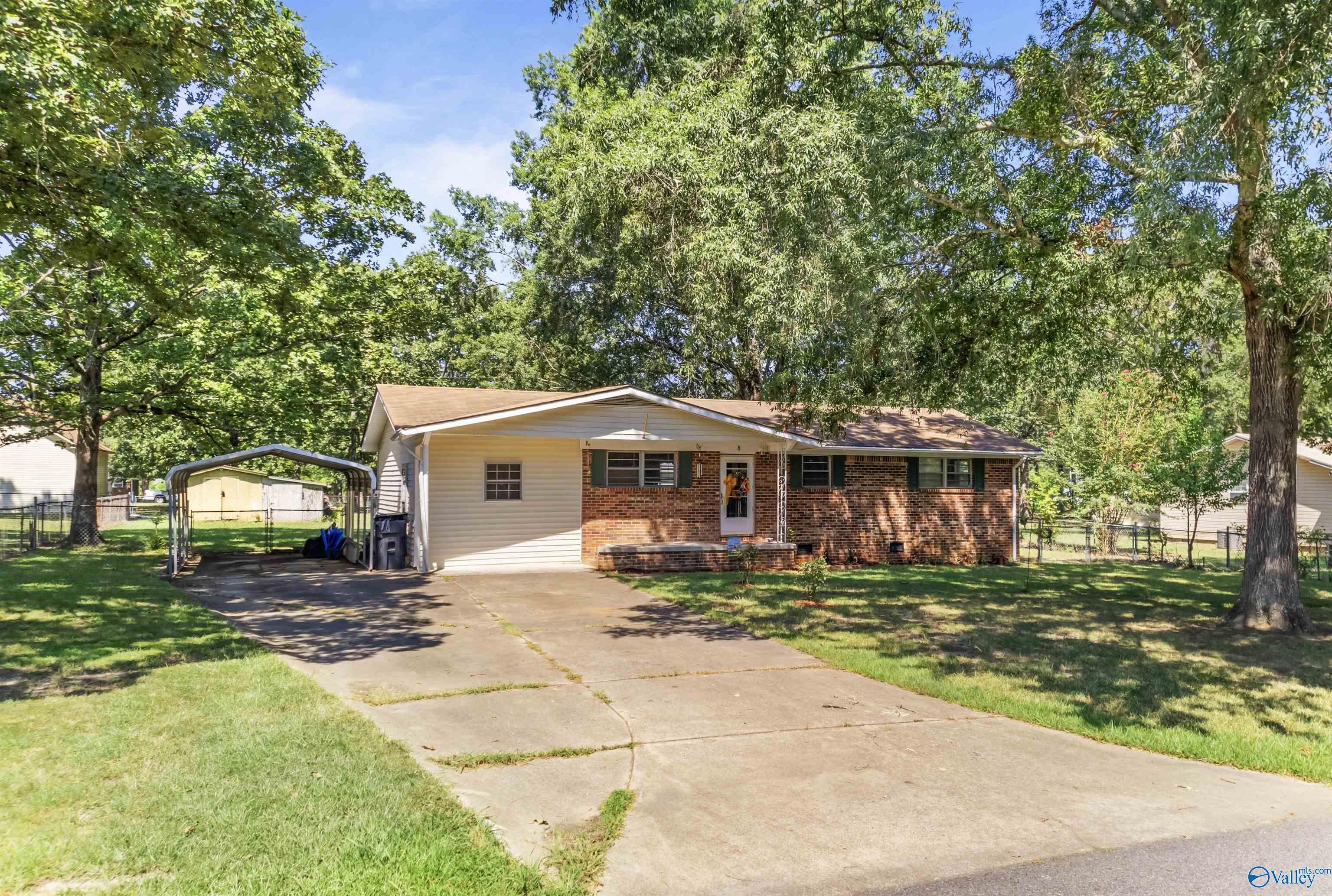 Smith Ct, Centre, AL 35960
