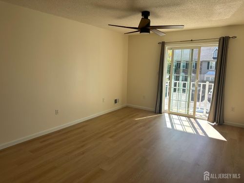 30 Dartmouth Way, North Brunswick, NJ, 08902-4286 | Card Image