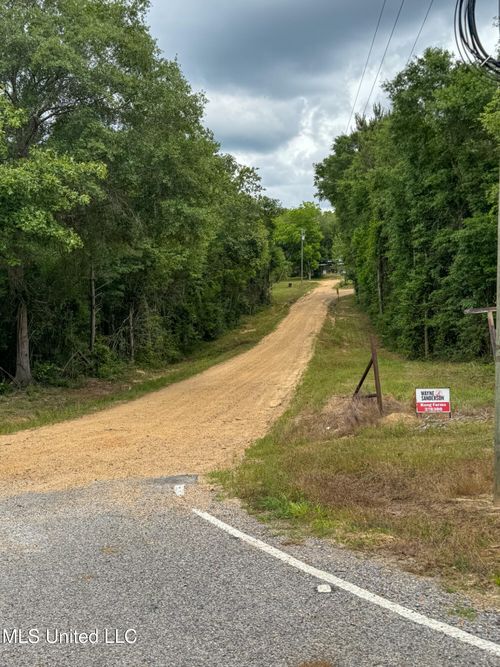 31 John Thompson Rd, Richton, MS, 39476-9468 | Card Image