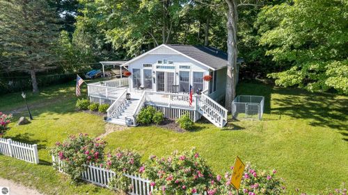 6123 Crystal Ave, Beulah, MI, 49617-9256 | Card Image