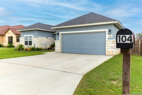104 Fairway Dr, Floresville, TX, 78114-4402 | Card Image