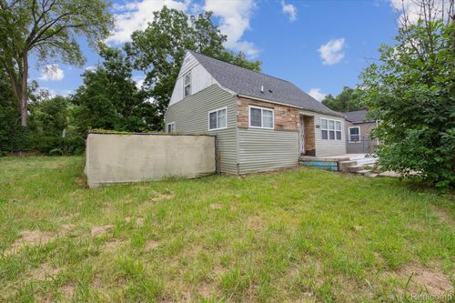 2644 Clio Rd, Flint, MI, 48504-7136 | Card Image