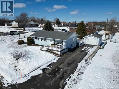 190 Neil Dr, Bathurst, NB, E2A3E4 | Card Image