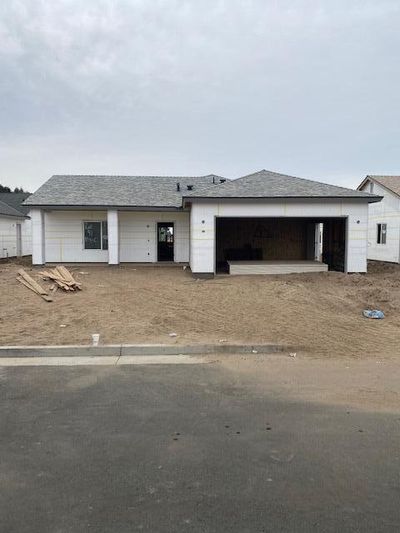 1171 Cottage Place E, House other with 4 bedrooms, 2 bathrooms and null parking in Porterville CA | Image 2