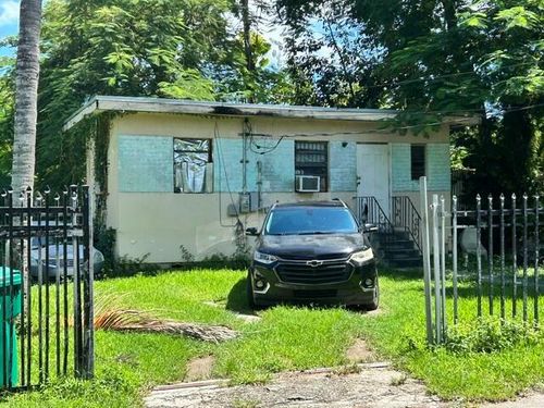 7803 Nw Miami Pl, Miami, FL, 33150-3023 | Card Image