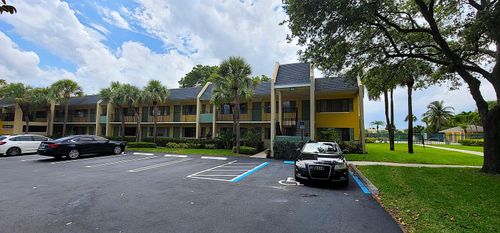 1523 Meadows Cir W, Boynton Beach, FL, 33436-9211 | Card Image