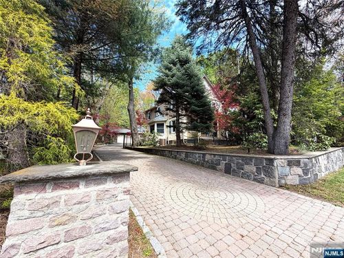 260 Glen Ave, Midland Park, NJ, 07432-1666 | Card Image