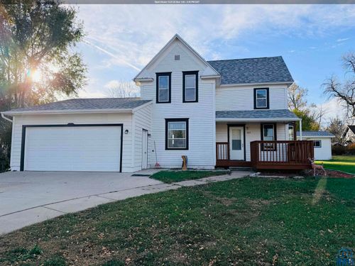 305 N Main St, Lennox, SD, 57039-2009 | Card Image