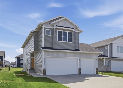 5227 11th St W, West Fargo, ND, 58078-8552 | Card Image