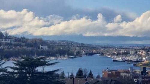 2208 Harvard Ave E, Seattle, WA, 98102-4155 | Card Image