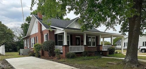 3902 W Wilson St, Farmville, NC, 27828-8549 | Card Image