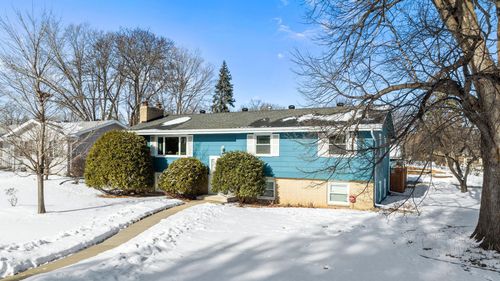 8400 27th Pl N, New Hope, MN, 55427-2628 | Card Image