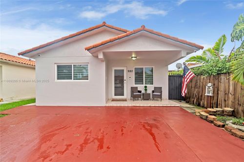 980-980 W 43rd Pl, Hialeah, FL, 33012-7280 | Card Image