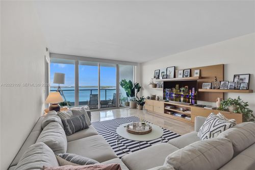 2007-1331 Brickell Bay Dr, MIAMI, FL, 33131-3681 | Card Image