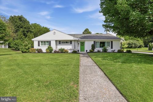 277 Apple Dr, GREENCASTLE, PA, 17225-1107 | Card Image