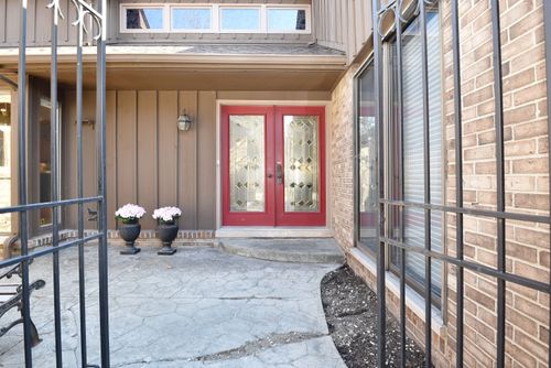30800 Timberbrook Ln, Bingham Farms, MI, 48025-4665 | Card Image
