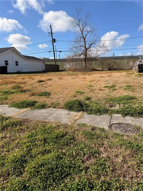 108 Perrin Dr, Arabi, LA, 70032-1859 | Card Image