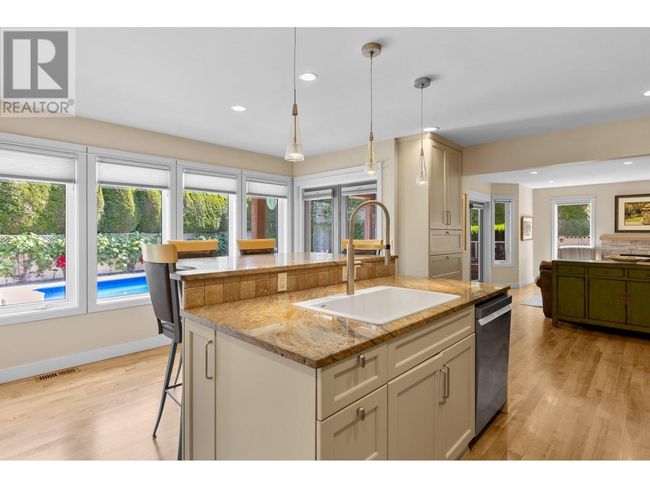 464 Cascia Dr, House other with 4 bedrooms, 4 bathrooms and 2 parking in Kelowna BC | Image 8