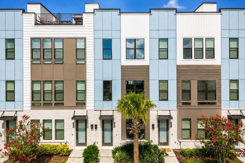 2058 Packing District Way, ORLANDO, FL, 32804 | Card Image
