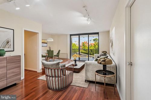 414-4242 E West Hwy, CHEVY CHASE, MD, 20815-5949 | Card Image