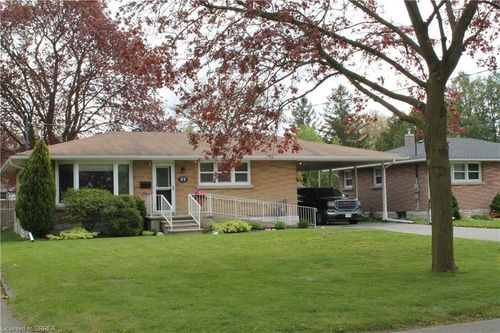 27 Collingdon Drive, Brantford, ON, N3S3C9 | Card Image