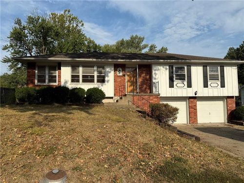 8312 Ditzler Ave, Raytown, MO, 64138-3223 | Card Image