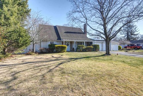 5 Wintergreen Dr, Coram, NY, 11727-2215 | Card Image