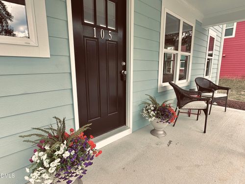 105 Hunter Pl, Carrboro, NC, 27510-1209 | Card Image