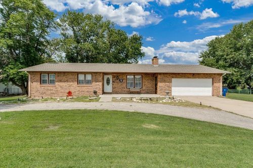 211 S Commercial Ave, Sedgwick, KS, 67135-9518 | Card Image