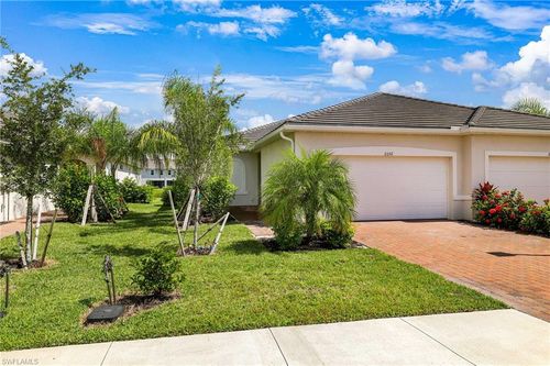 2052 Vermont Ln, NAPLES, FL, 34120-5755 | Card Image