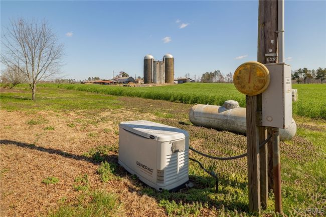 Generator powered by propane gas | Image 37