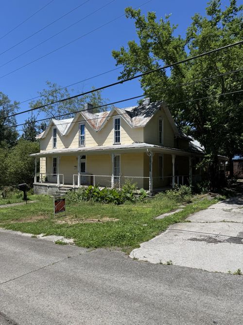 112 W Hackberry St, Centerville, TN, 37033-1322 | Card Image