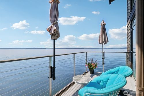 apt-316-3717 Beach Dr Sw, Seattle, WA, 98116-3057 | Card Image