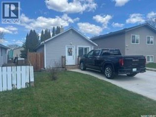 572 21st St E, Prince Albert, SK, S6V1M4 | Card Image