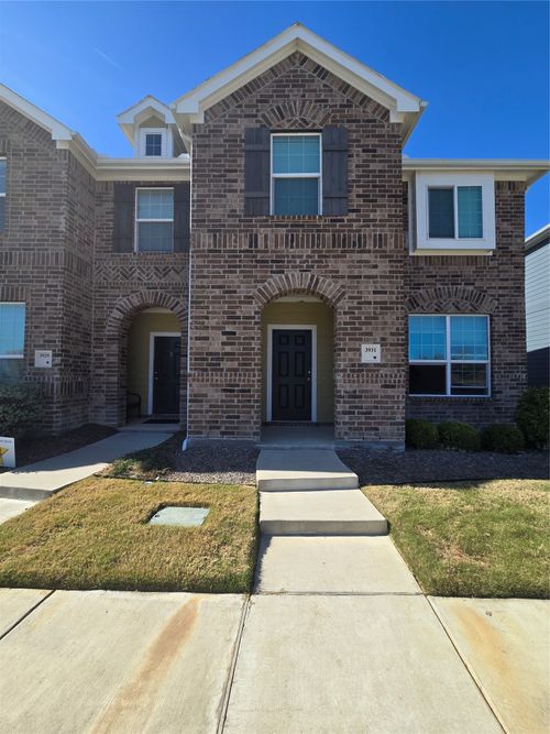 3931 Hometown Blvd, Heartland, TX, 75126-8004 | Card Image