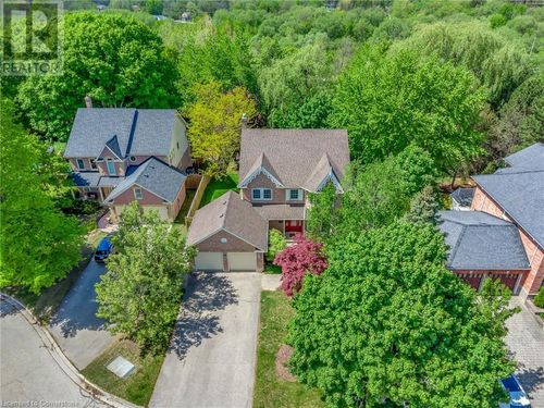 10 Huntingwood Crt, Kitchener, ON, N2P2A7 | Card Image