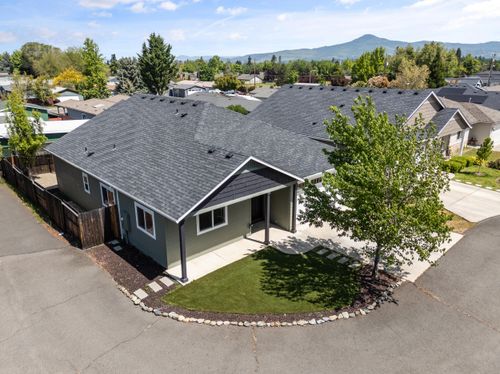 1350 Swayze Ln, Medford, OR, 97501-3981 | Card Image