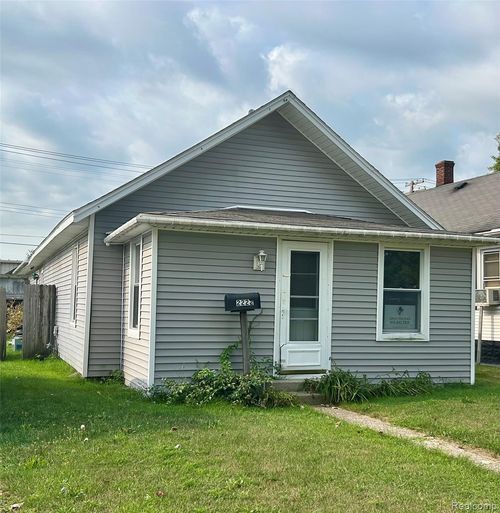 2222 Moak St, Port Huron, MI, 48060-6895 | Card Image