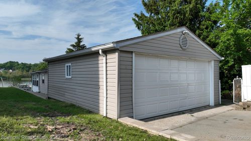 579 Dunleavy Dr, Highland, MI, 48356-2112 | Card Image