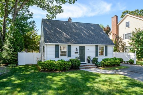 58 Manor Ave, Wellesley, MA, 02482-1032 | Card Image