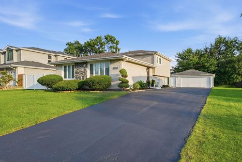 8053 W 88th St, Hickory Hills, IL, 60457-1450 | Card Image