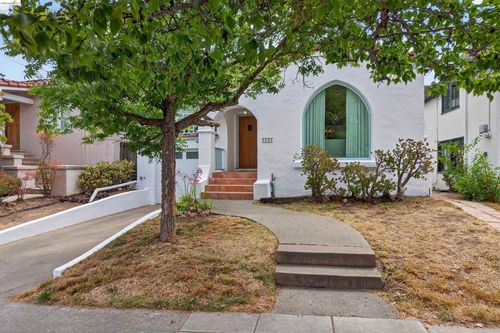 3996 Oakmore Rd, Oakland, CA, 94602-1856 | Card Image