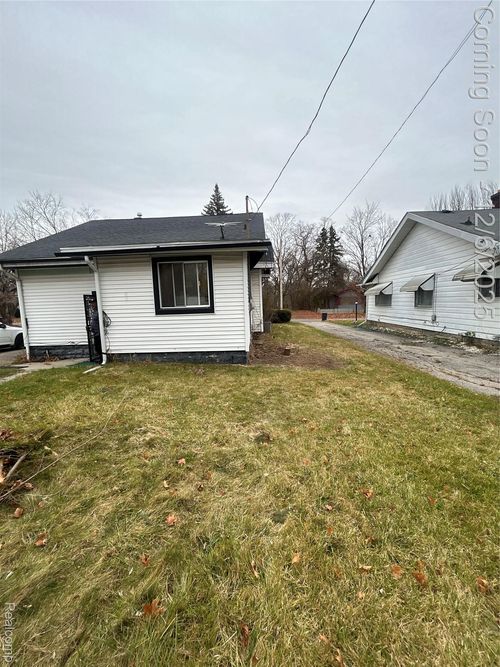 2101 Barth St, Flint, MI, 48504-3157 | Card Image