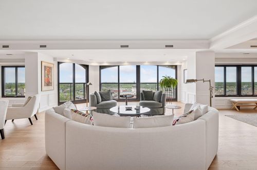 apt-2102-1201 Yale Pl, Minneapolis, MN, 55403-1961 | Card Image