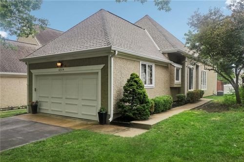 12574 Barkley St, Overland Park, KS, 66209-2570 | Card Image