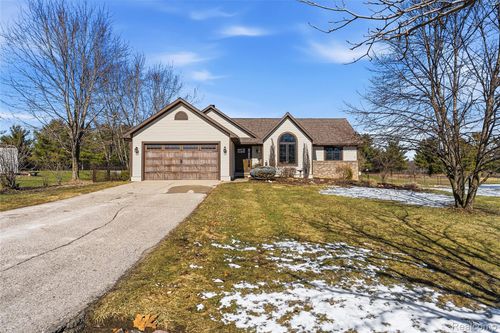 8482 Reid Rd, Swartz Creek, MI, 48473-7629 | Card Image