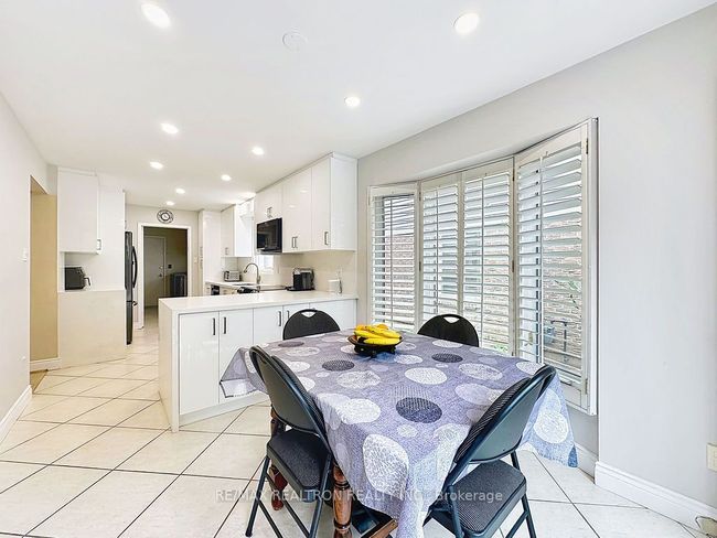 17 Colvin Cres, House other with 5 bedrooms, 4 bathrooms and 3 parking in Thornhill ON | Image 12